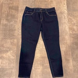 Women’s skinny jeans, size 16  *EC*